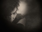 Uno sguardo rivolto altrove... Uno sguardo rivolto altrove...