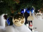 Tutto in una pallina di Natale (: Tutto in una pallina di Natale (: