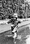 che ne pensate della capacit� di divertirsi con una goccia d'acqua che hanno i bambini?