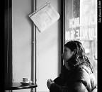 Scattata in un bar di Milano... a volte la gente � sola nei suoi pensieri