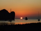 sole al tramonto a Vulcano sole al tramonto a Vulcano