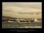 Il mare impetuoso al tramonto Il mare impetuoso al tramonto