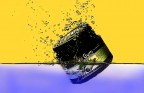 Un tuffo dove l'acqua è più blu . . . Un tuffo dove l'acqua è più blu . . .