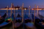 Nikon D300s,Nikon AF-S DX 18-105mm f/3.5-5.6 G ED VR, f9, 30s, iso 200, treppiede
[url=http://img703.imageshack.us/img703/6946/veneziagondole1800.jpg] foto in alta risoluzione [/url]