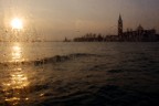 Sguardo dal vetro del vaporetto