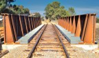 Ponte ferroviario in acciaio COR-TEN Ponte ferroviario in acciaio COR-TEN