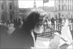 piazza Duomo Milano (scan da kodak T-max 400)

�Se riesci a sentire fino in fondo che vale la pena conservare la propria condizione di esseri umani anche quando non ne sortisce alcun effetto pratico, sei riuscito a sconfiggerli.� G. Orwell
