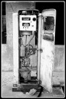 Pompa di benzina in una cava abbandonata Pompa di benzina in una cava abbandonata