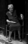 La vecchia sull'uscio La vecchia sull'uscio