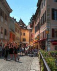 Turisti per le strade di Annecy