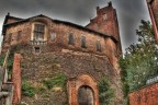 Il castello di Montemagno, drammatizzato in HDR.
...e poi da queste parti fanno un ottimo Ruch�!