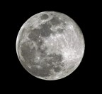 Niente a che vedere con il colore, � chiamata luna bl� quando accade la 3a luna piena nello stesso mese... ecc. 
L'ottica era una Matsukov 1100mm f.10,5 su Canon 30D esposta 1/125sec. a 100iso.