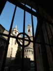 Scorcio della Basilica di Santa Maria Maggiore a Bergamo da passatoia laterale.