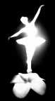 Tentativo di "light painting". In realt� avevo precedentemente ritagliato la sagoma della ballerina su un pezzo di cartone.

ISO200
f/11
20sec