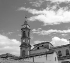 Come soggetto ho scelto il campanile del mio paesino, questa � la prima foto che realizzo con la tecnica del bianco e nero. Spero sia di vostro gradimento.