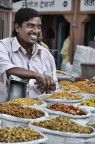 Venditore di spezie al bazar di Jaipur - India Venditore di spezie al bazar di Jaipur - India