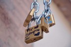lock... lock...