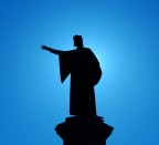 Statua al centro di piazza Dante, Trento
Primo tentativo di silhouette, tutte le critiche sono bene accette :)