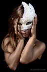 Nicole sta invadendo la mia vita fotografica, ed � testona, dovevamo fare qualche foto in firo per Roma e voleva portarsi dietro questa maschera, le ho detto non portarla perch� non troveremo l'ambientazione giusta per usarla. se l'� portata dietro comunque, poi abbiamo trovato un telo nero messo l� per delimitare un'area...ed un raggio di luce giusto.

Sembra fatta in studio ma l'abbiamo fatta all'aperto. ISO 200 1/125 f4 con 100mm ed esposizione manuale.