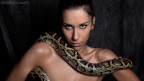 I serpenti sono la nuova passione di Sara, ho pensato di ritrarla con il suo pitone (o boa, perch� ha anche un boa ma ancora non ho capito quale dei due...) facendoglielo "indossare" come fosse una sciarpa...