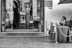 Roma, scrittore al bar Roma, scrittore al bar