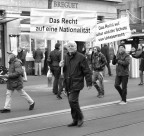 Fotografia scattata con la mia Leica D-LUX4 a Zurigo - Mentre visitavo la citt� ho potuto osservare alcune persone che manifestavano a favore (o contro) qualche legge riguardo il diritto di cittadinanza.