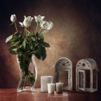 Composizione di elementi bianchi