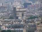 L'Arco di Trionfo preso dalla Torre Eiffel alla massima zoommata (420mm - Lumix Fz1) - Giornata molto nuvolosa e pivosissima