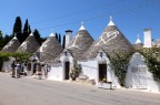 Questa foto l'ho scattata ieri mentre facevo una passeggiata tra le vie di Alberobello.
Dati EXIF: 
ISO 100
Apertura diaframma: f9
Tempo di scatto:1/300
Suggerimenti e critiche sempre ben accetti.