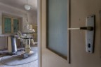 Quello che rimane di un vecchio studio dentistico abbandonato.
Ho scelto questa punto di vista per creare l'illusione di chi sta andando via, ma si attarda per dare un ultimo "saluto". 
Per concludere in questa immagine ho utilizzato la tecnica del focus-stacking.