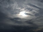 scorcio di sole tra le nuvole scorcio di sole tra le nuvole