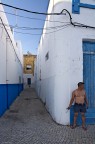 Uomo all'angolo. Olhao (P) 082017