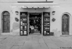 Nel mezzo dell'enoteca di Montalcino Nel mezzo dell'enoteca di Montalcino