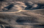 Strada tra la terra Strada tra la terra