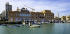 Panoramica lungomare di Bari. In primo piano il caratteristi Panoramica lungomare di Bari. In primo piano il caratteristi