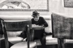 A volte un uomo è da solo perché ... A volte un uomo è da solo perché ...
