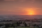 Da San Gimignano....Il sorgere del Sole..