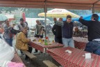 Mercato. Domenica. Mercato. Domenica.