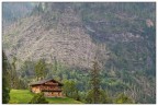 paesaggio montano con distruzione sovrastante paesaggio montano con distruzione sovrastante
