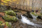 Attraversando sul torrente.. Attraversando sul torrente..