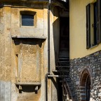 Carissimi, uno scatto frettoloso gironzolando in bicicletta (ora che si pu�).
Pi� che altro una scusa per tornare su queste pagine e sentire come state.
Ciao e a presto.