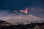 Le magiche luci dell'Etna sotto una pioggia di stelle Le magiche luci dell'Etna sotto una pioggia di stelle