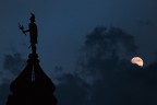 S. Fermo e la luna