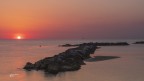 La scogliera ed il sorgere del sole.. Pesaro La scogliera ed il sorgere del sole.. Pesaro