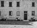 Sulla piazza del borgo Sulla piazza del borgo