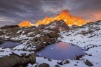 Un raggio di luce illumina le Pale di San Martino dorante un'escursione invernale nei pressi del passo Rolle.

f/11 1/13 iso100 GND filters