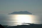 Marettimo vista da Favignana in contro sole.