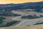 Casolari all'alba nelle colline Pisane.. Casolari all'alba nelle colline Pisane..