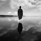 Seguendo il consiglio di Tiziano, ripropongo in bn, con modifiche

Suggerimenti e critiche sempre ben accetti