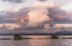Il cielo e nuvole si dipingono sui trabucchi.. Il cielo e nuvole si dipingono sui trabucchi..